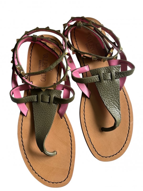 https://www.secondemaindeluxe.com/9319-thickbox_default/sandaes-valentino-rockstud.jpg
